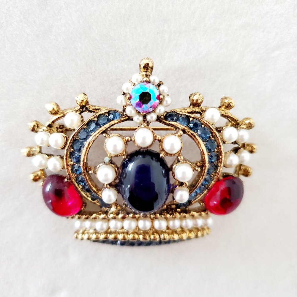 VTG WEISS Signed Royal Crown Brooch Pearls Cabachon Jelly Belly AB Goldtone